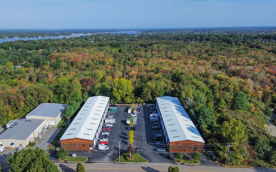 75 Tupelo St, Bristol, RI à vendre - Photo de l’immeuble – Image 3 sur 17