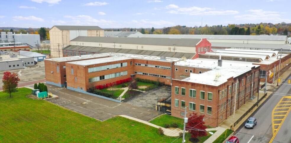 105 N Sandusky St, Mount Vernon, OH à vendre - Photo de l’immeuble – Image 1 sur 2