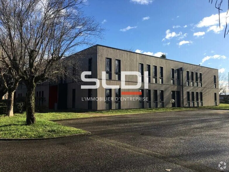 33 Avenue Du Docteur Georges Lévy, Vénissieux à louer - Photo de l’immeuble – Image 1 sur 7