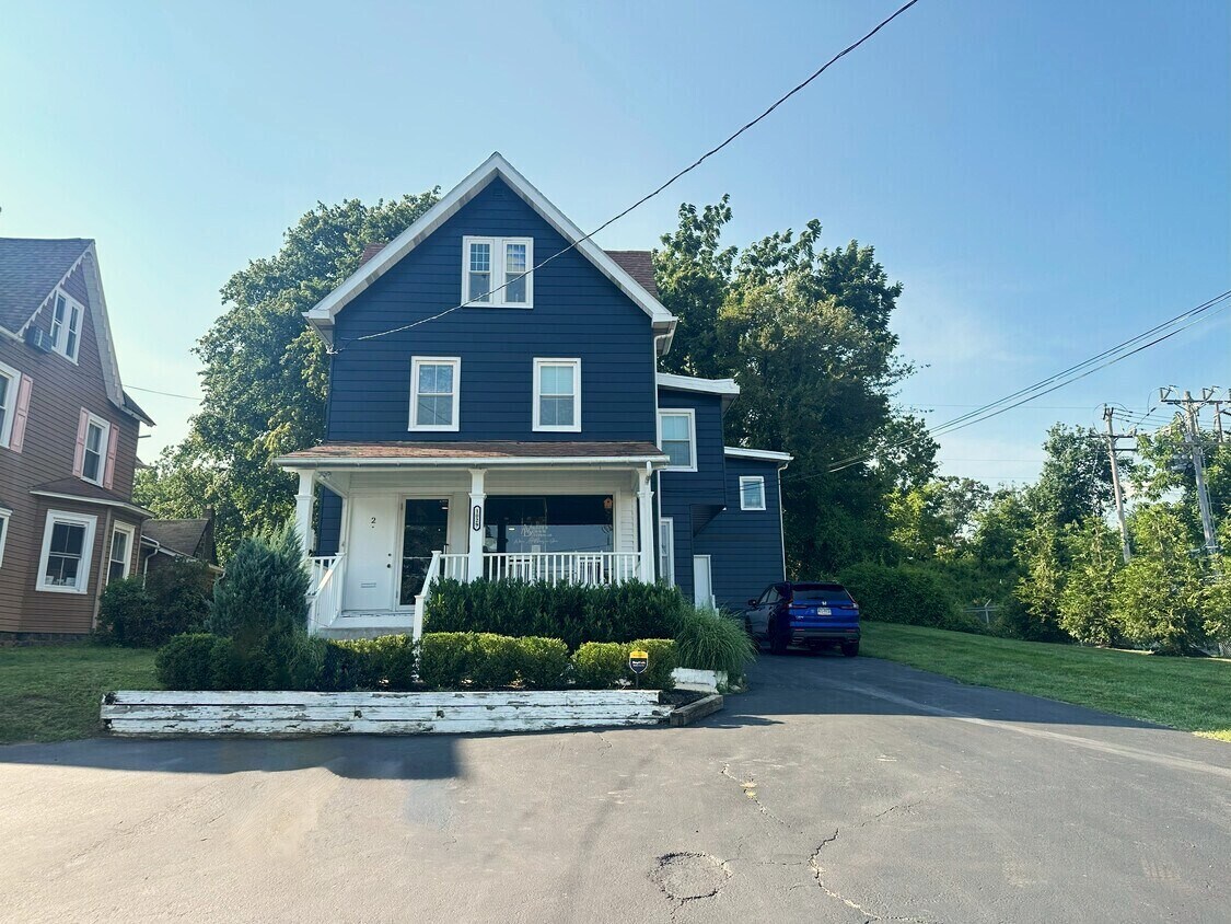 1029 Lancaster Ave, Berwyn, PA à louer Photo principale– Image 1 sur 11