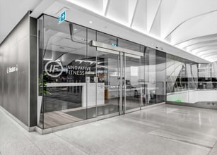 33 Bloor St E, Toronto, ON à louer Photo de l’immeuble– Image 1 sur 11