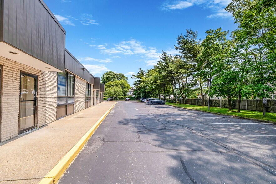 152 Islip Ave, Islip, NY à louer - Photo de l’immeuble – Image 2 sur 11