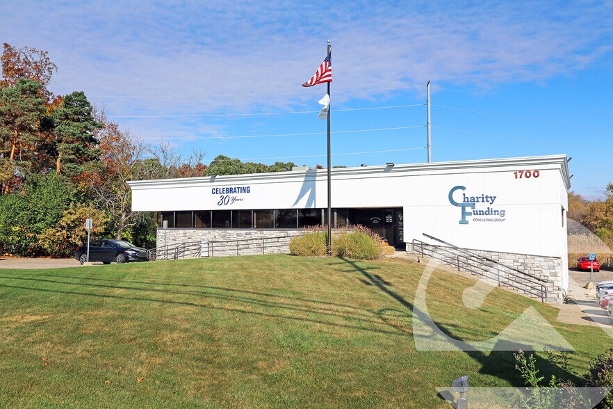 1700 W Hamlin Rd, Rochester Hills, MI à louer - Photo principale – Image 1 sur 1