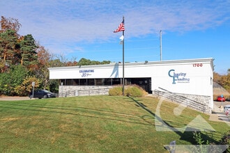 1700 W Hamlin Rd, Rochester Hills, MI à louer Photo de l’immeuble– Image 1 sur 1