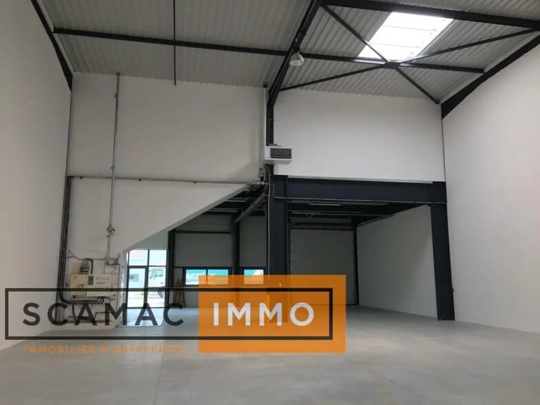 Local d'activités dans Groslay à vendre - Photo de l’immeuble – Image 2 sur 3