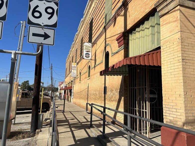 100 N Main St, Lindale, TX à vendre - Photo de l’immeuble – Image 3 sur 13