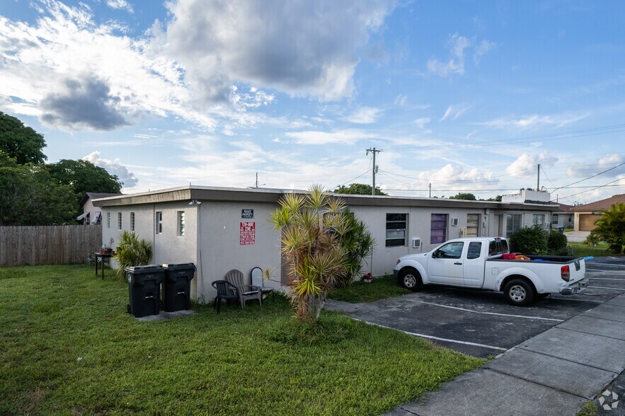 4400 SW 23rd St, West Park, FL à vendre - Photo principale – Image 1 sur 9