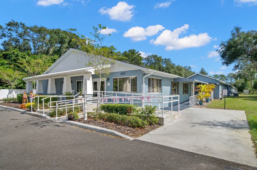 8207 Forest City Rd, Orlando, FL à vendre - Photo de l’immeuble – Image 1 sur 11