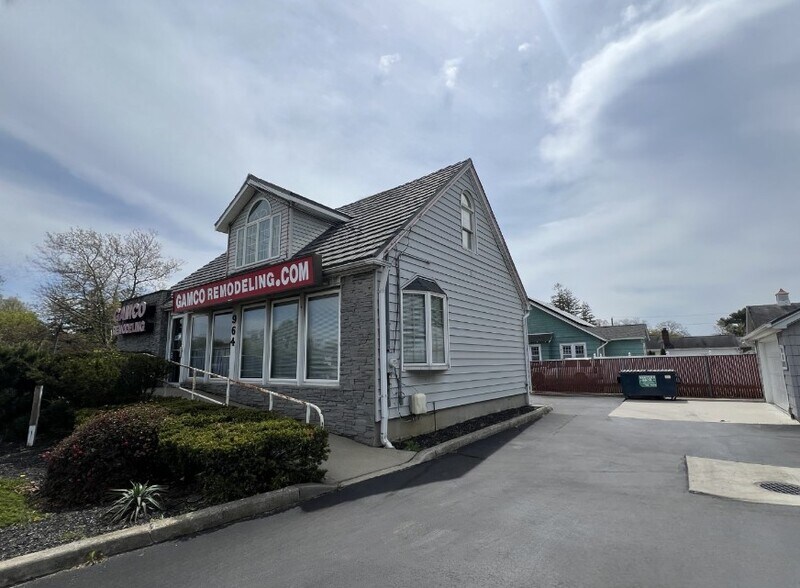964 Sunrise Hwy, West Babylon, NY à vendre - Photo de l’immeuble – Image 3 sur 8