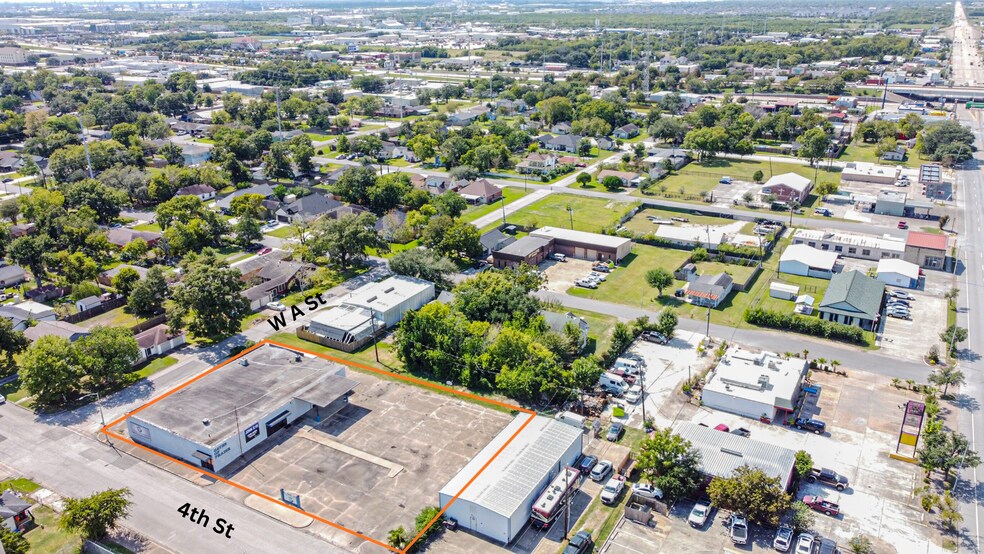 130 S 4th St, La Porte, TX à vendre - Photo de l’immeuble – Image 3 sur 44