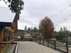 18617 W Williams Lake Rd, Cheney, WA à louer Photo de l’immeuble– Image 2 sur 10