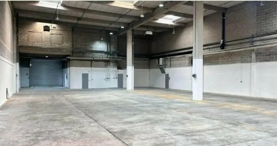 Bureau dans Sarcelles à louer - Photo de l’immeuble – Image 1 sur 5