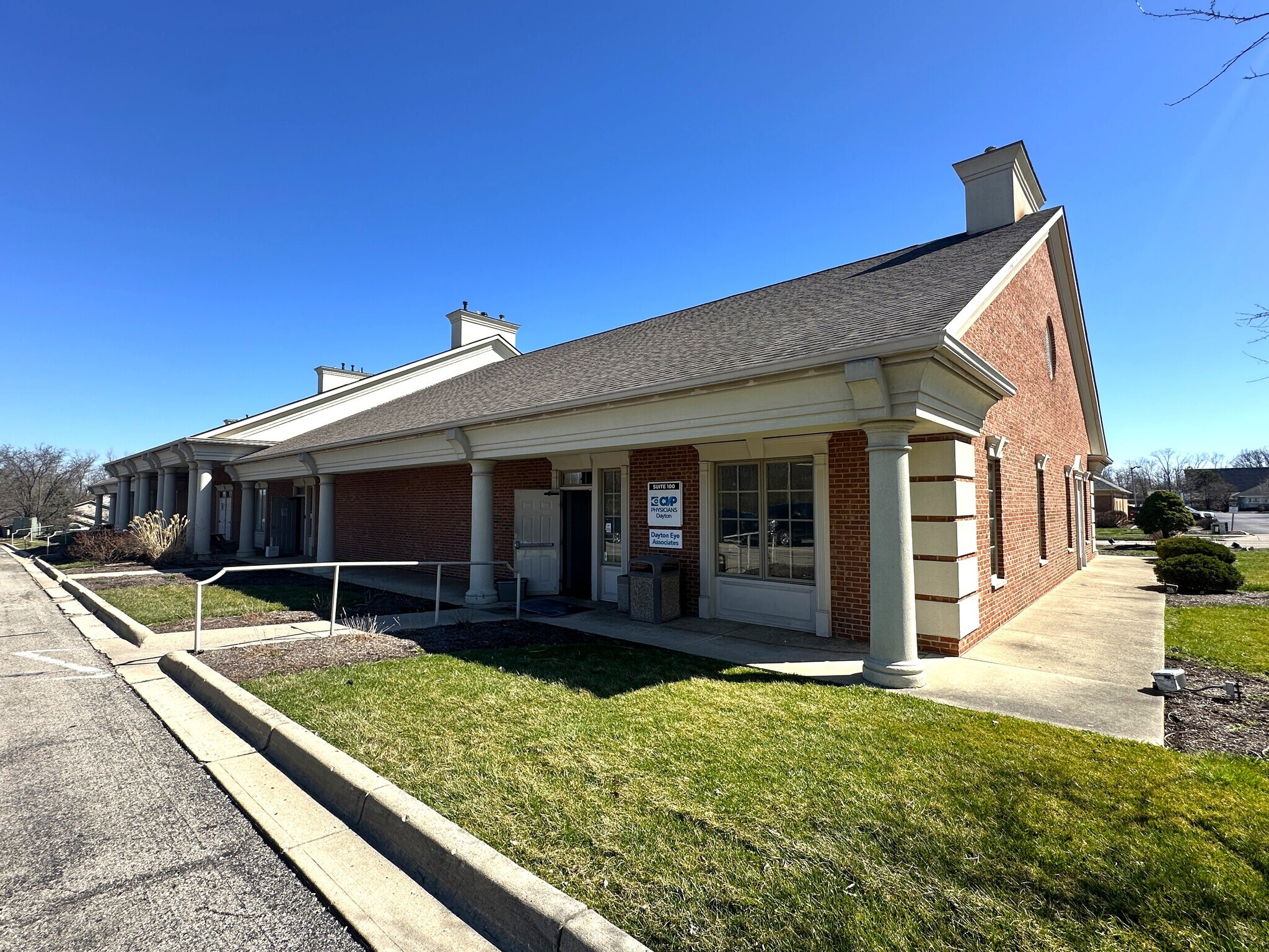 77 E Woodbury Dr, Dayton, OH à louer Photo principale– Image 1 sur 5
