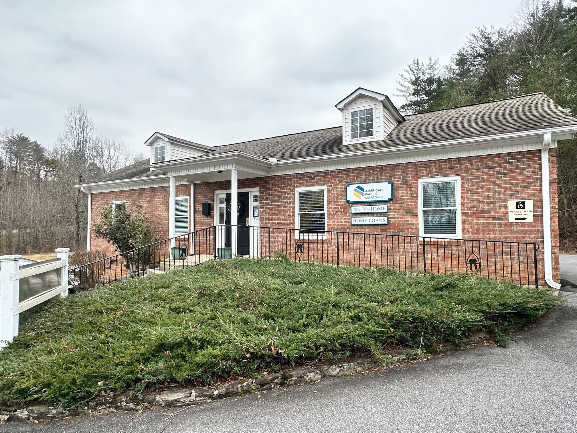 172 Professional Park Dr, Clarkesville, GA à vendre Photo principale– Image 1 sur 4