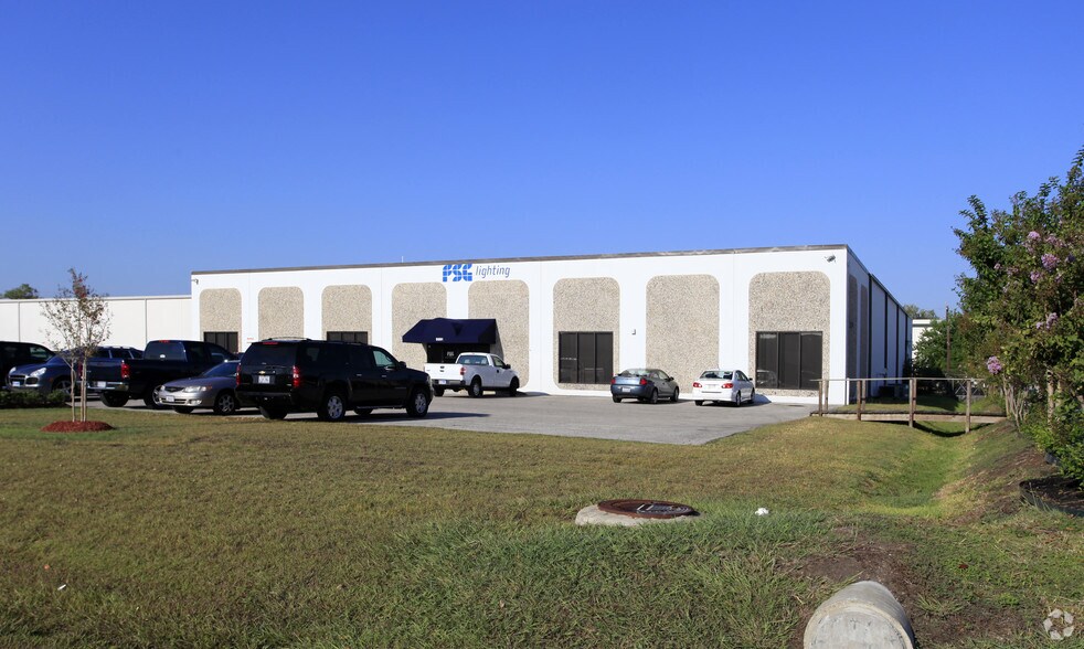 5091 Steadmont Dr, Houston, TX à louer - Photo de l’immeuble – Image 2 sur 6