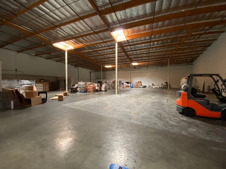 3801 Artesia Ave, Fullerton, CA à louer - Photo de l’immeuble – Image 3 sur 11