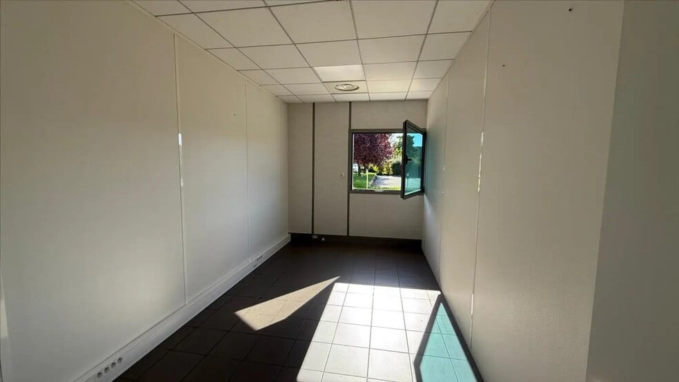 Bureau dans Bourg-en-Bresse à louer - Photo de l’immeuble – Image 3 sur 6
