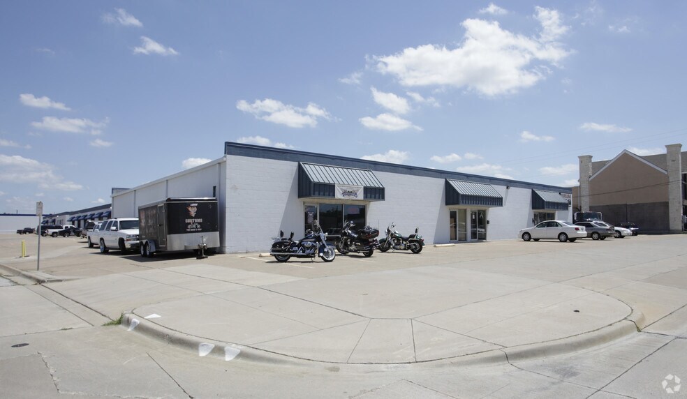 7723-7729 Maplewood Ave, North Richland Hills, TX à louer - Photo principale – Image 1 sur 4