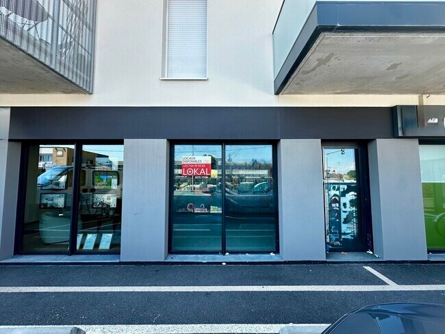 Plus de détails pour Local commercial à vendre
