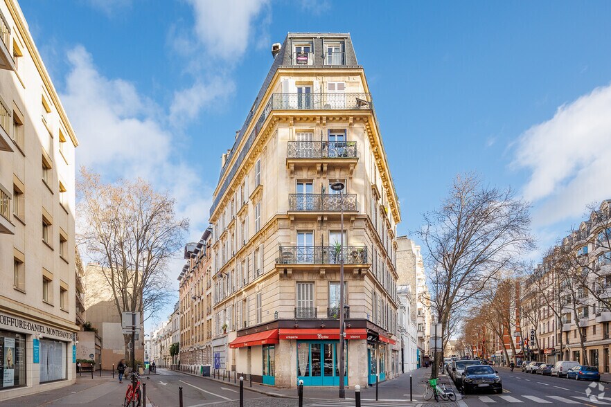 Immeuble residentiel dans Paris à vendre - Photo principale – Image 1 sur 3