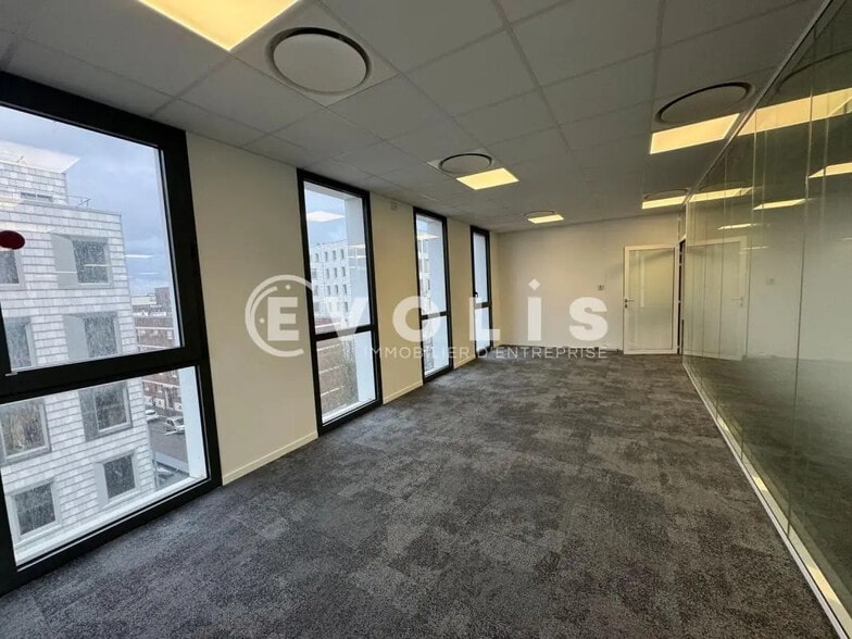 Bureau dans Amiens à louer - Photo de l’immeuble – Image 2 sur 4