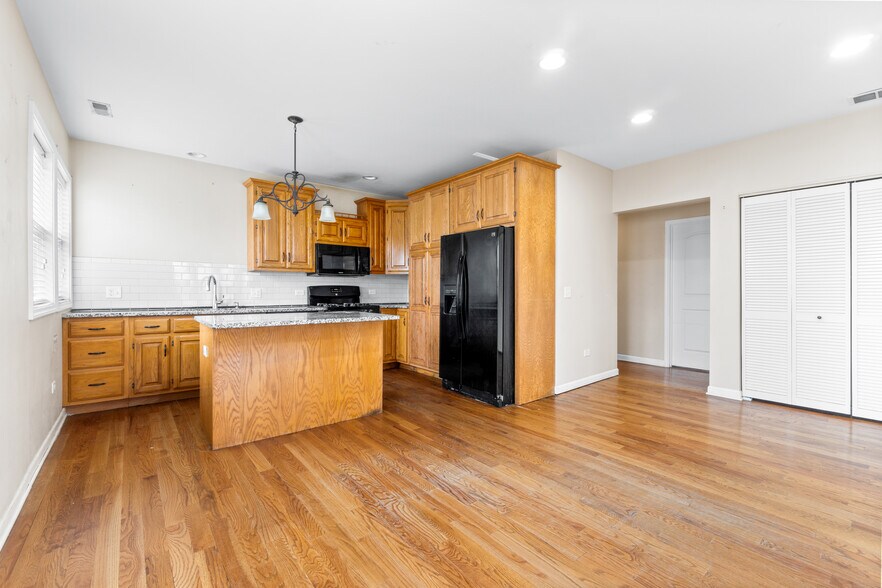597 S Lake St, Aurora, IL à vendre - Photo de l’immeuble – Image 3 sur 23