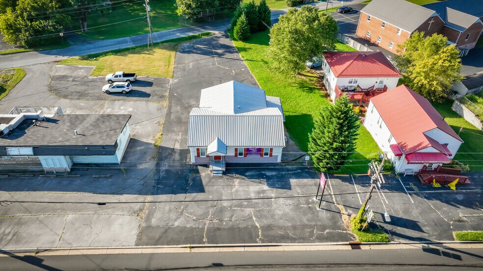 1119 N Main Ave, Erwin, TN à vendre - Photo de l’immeuble – Image 2 sur 32