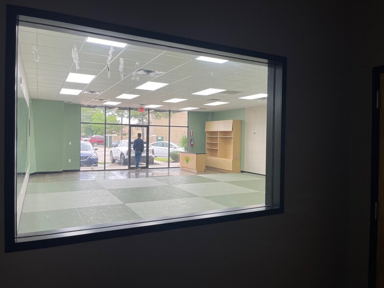 13107-13141 W Lake Houston Pky, Houston, TX à louer - Photo intérieure – Image 2 sur 11