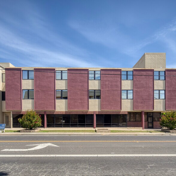 5025 J St, Sacramento, CA à vendre - Photo de l’immeuble – Image 2 sur 5