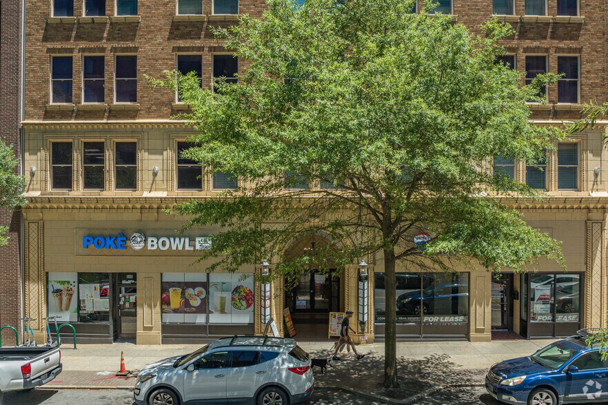 114 N Elm St, Greensboro, NC à louer - Photo de l’immeuble – Image 3 sur 10