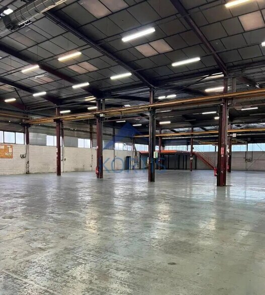 Local d’activités dans Vaulx-en-Velin à louer - Photo de l’immeuble – Image 2 sur 7