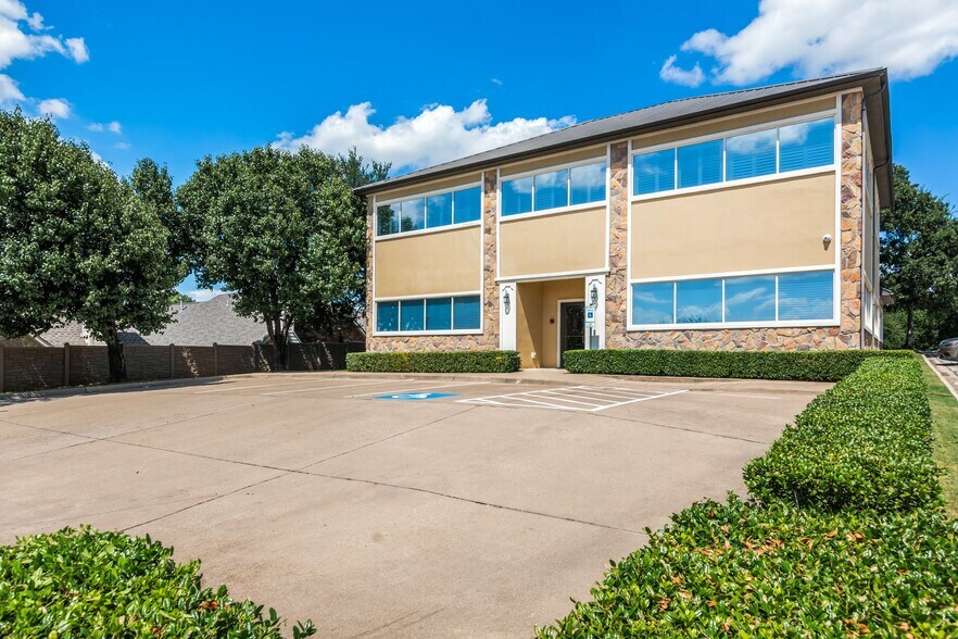 1812 Cindy Ln, Bedford, TX à vendre - Photo de l’immeuble – Image 2 sur 9