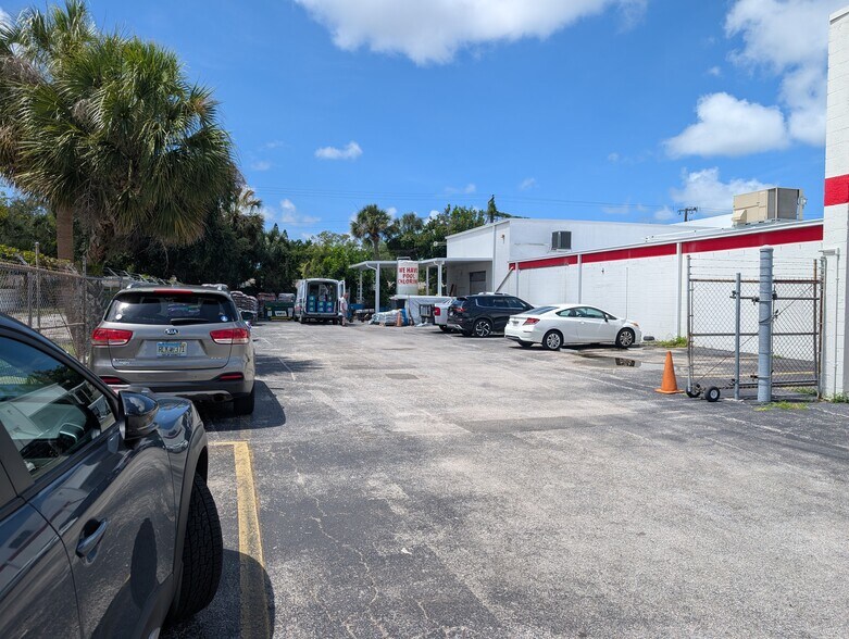3170 Bee Ridge Rd, Sarasota, FL à vendre - Photo de l’immeuble – Image 2 sur 11