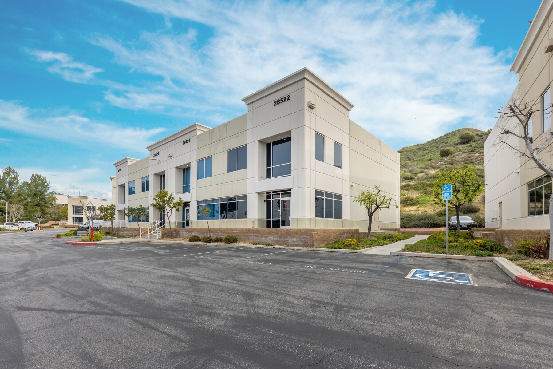28522-28528 Constellation Rd, Valencia, CA à louer Photo principale– Image 1 sur 33