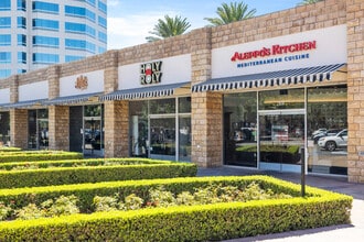 2400 E. Katella Ave, Anaheim, CA à louer Photo intérieure– Image 2 sur 10