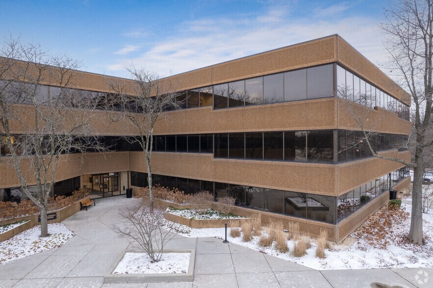 1000 Hart Rd, Barrington, IL à louer - Photo de l’immeuble – Image 1 sur 5