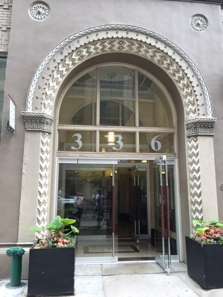 336-342 W 37th St, New York, NY à louer - Photo de l’immeuble – Image 3 sur 4