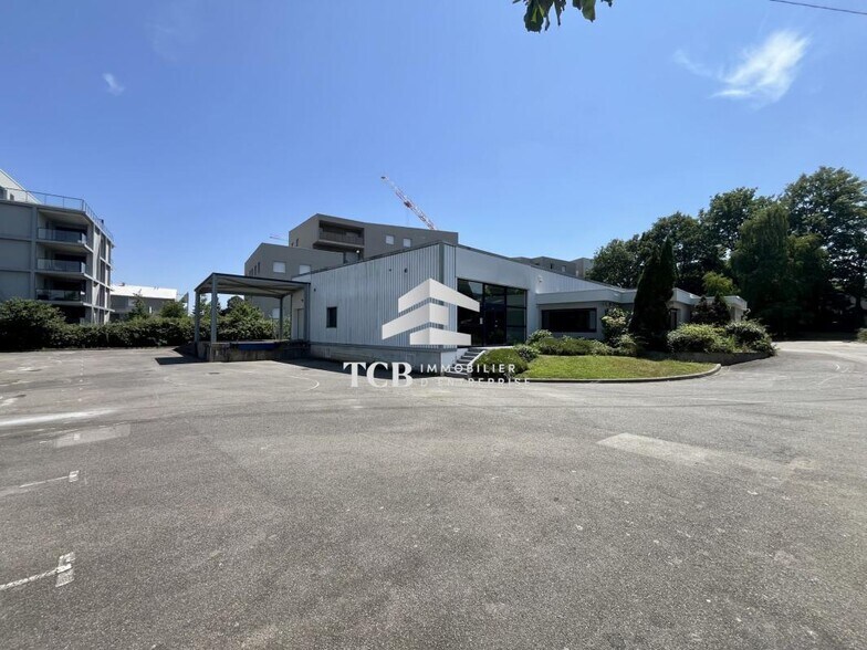 Local d'activités dans Orvault à vendre - Photo de l’immeuble – Image 2 sur 11