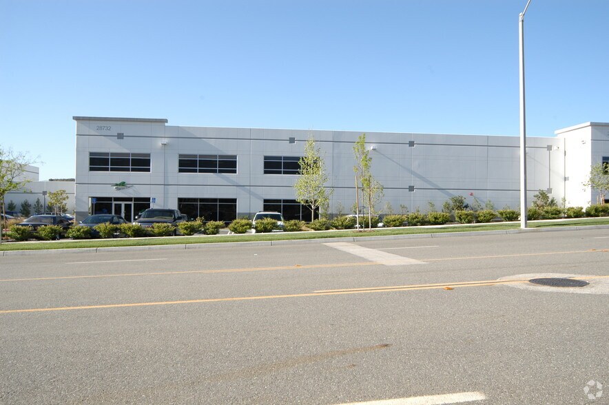 28732 Witherspoon Pky, Valencia, CA à louer - Photo de l’immeuble – Image 3 sur 3