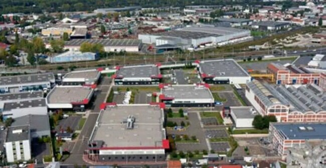 Plus de détails pour Local d'activités à louer