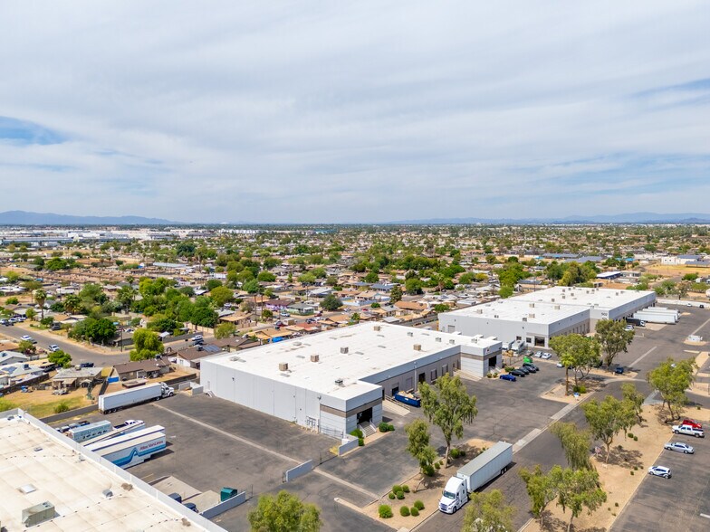 402 N 37th Dr, Phoenix, AZ à louer - Photo de l’immeuble – Image 3 sur 6