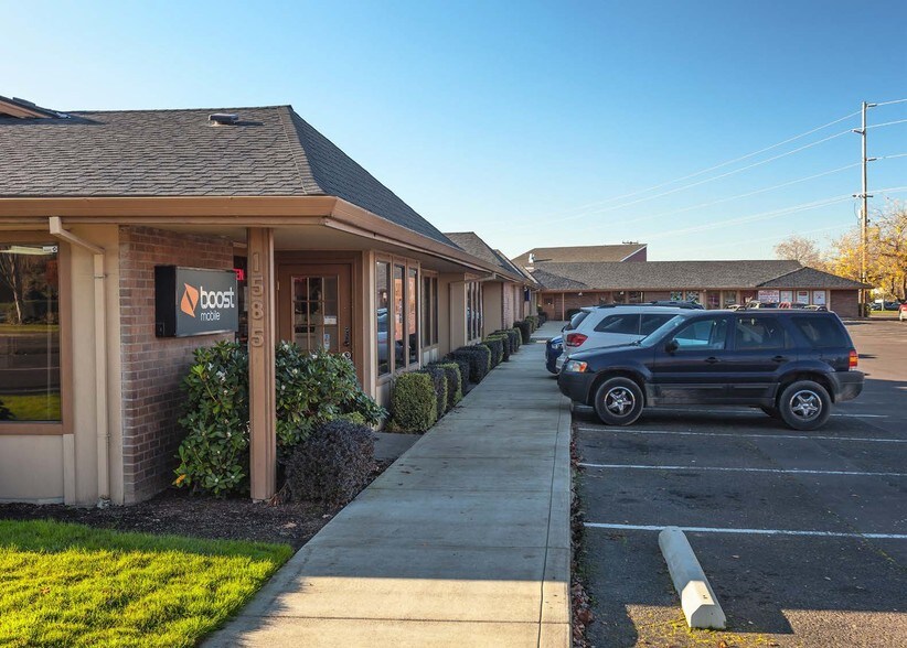 1585 N Pacific Hwy, Woodburn, OR à louer - Photo de l’immeuble – Image 2 sur 4
