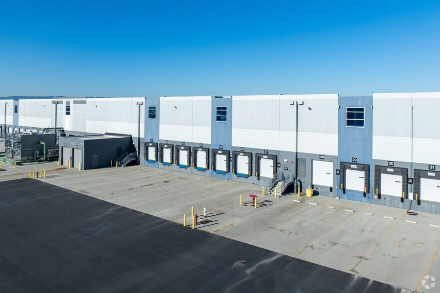 7380 Morton Ave, Newark, CA à louer - Photo de l’immeuble – Image 3 sur 15