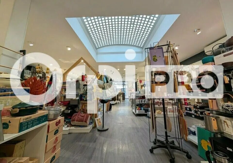 Local commercial dans Beauvais à louer Photo de l’immeuble– Image 1 sur 5