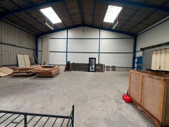 Plus de détails pour Local d'activités à louer