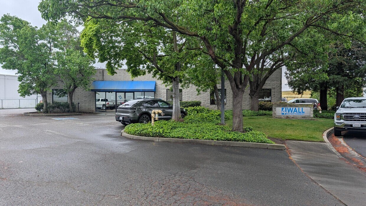 4081 Seaport Blvd, West Sacramento, CA à louer Photo principale– Image 1 sur 12