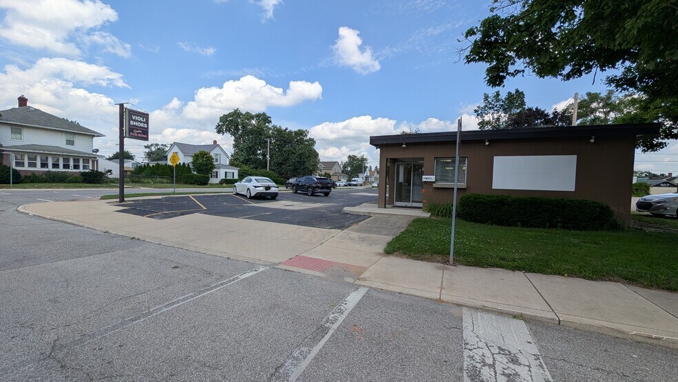 922 Division St, Mishawaka, IN à louer - Photo de l’immeuble – Image 2 sur 9