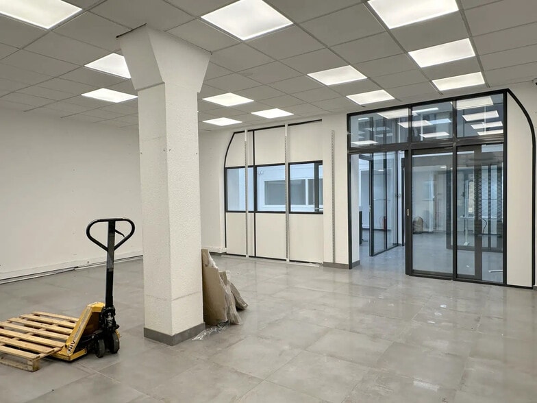 Local commercial dans Lyon à louer - Photo de l’immeuble – Image 3 sur 6