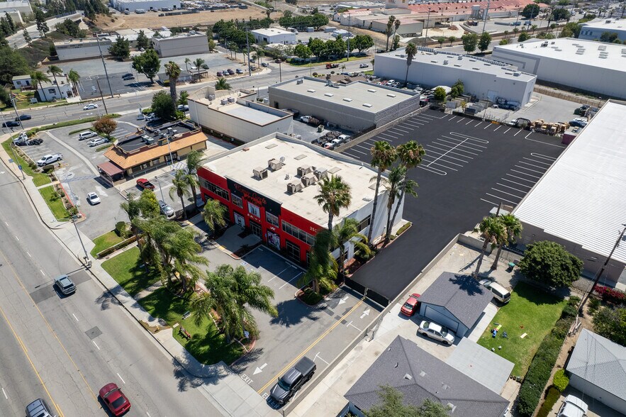 255 N Lincoln Ave, Corona, CA à vendre - Photo de l’immeuble – Image 1 sur 11
