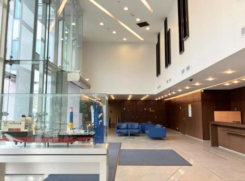 Local d’activités dans Montigny-le-Bretonneux à louer - Hall d’entrée – Image 2 sur 7